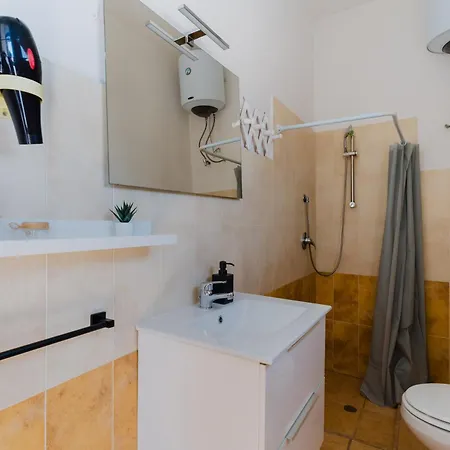 Dilauro Con Piscina Exclusive Hébergement de vacances *